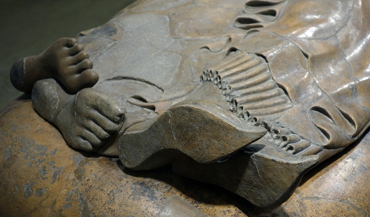 Feet and shoes (detail), Sarcophagus of the Spouses, showing the male figure in bare feet and the female figure wearing shoes.